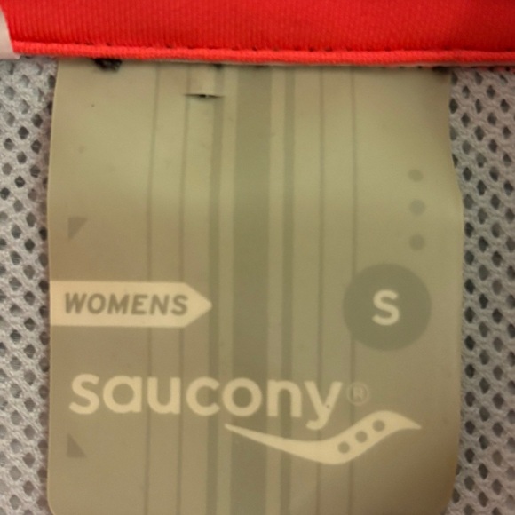 Saucony Black & White Swirl Running Jacket with Vibrant Coral Accents - Picture 6 of 16